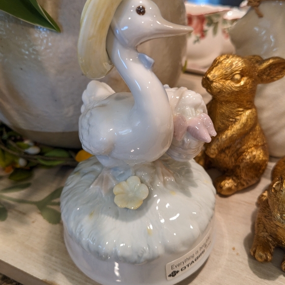 VTG Goose Porcelain Music Box Figurine Otagiri Mother Goose Easter Collectible - Picture 4 of 7